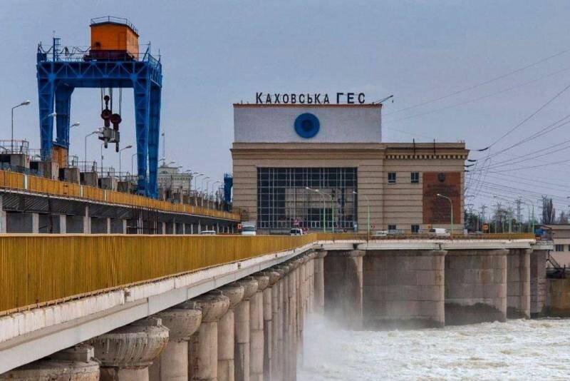 В день независимости Украины ВСУ обстреляли Каховскую гидроэлектростанцию