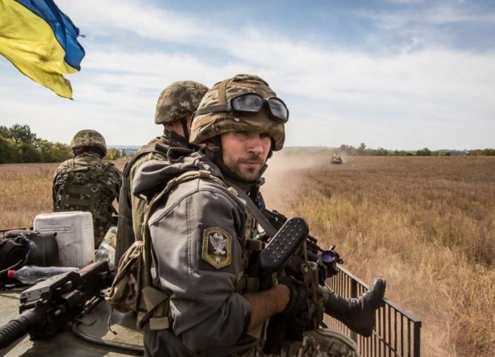 Комбат "Востока": ВСУ срочно отводят из Донбасса артиллерию и РЭБ