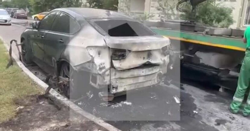 В Москве сожгли автомобиль чиновника Минобороны