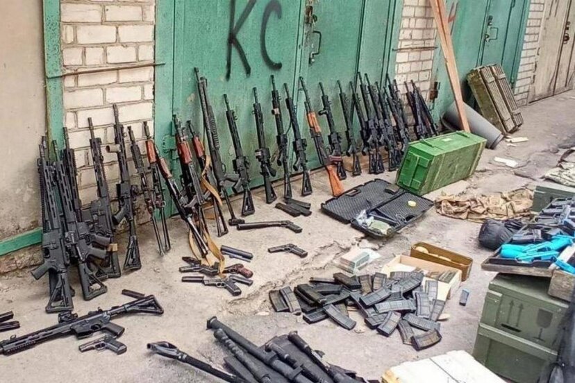 В Херсонской области задержали подозреваемых в торговле брошенным военными Украины оружием