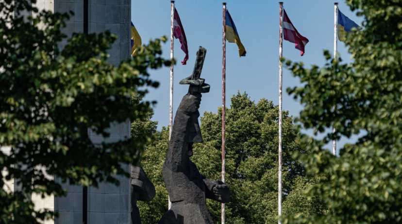 В Латвии хотят снести еще пять советских памятника