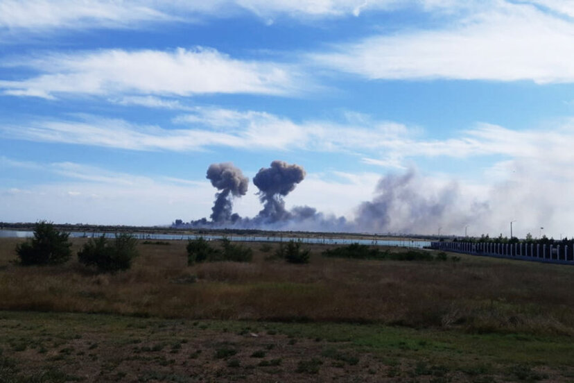 Минздрав Крыма сообщил о девяти пострадавших в результате взрывов на аэродроме в Крыму