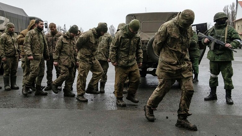 Первых сдавшихся союзным силам украинских военных отпустили в Харьковской области
