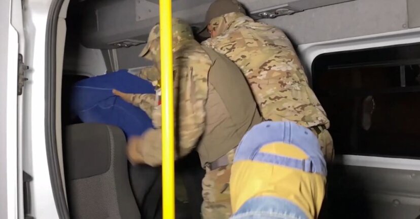 ФСБ показало кадры задержания агента СБУ, готовившего покушение на чиновников Крыма