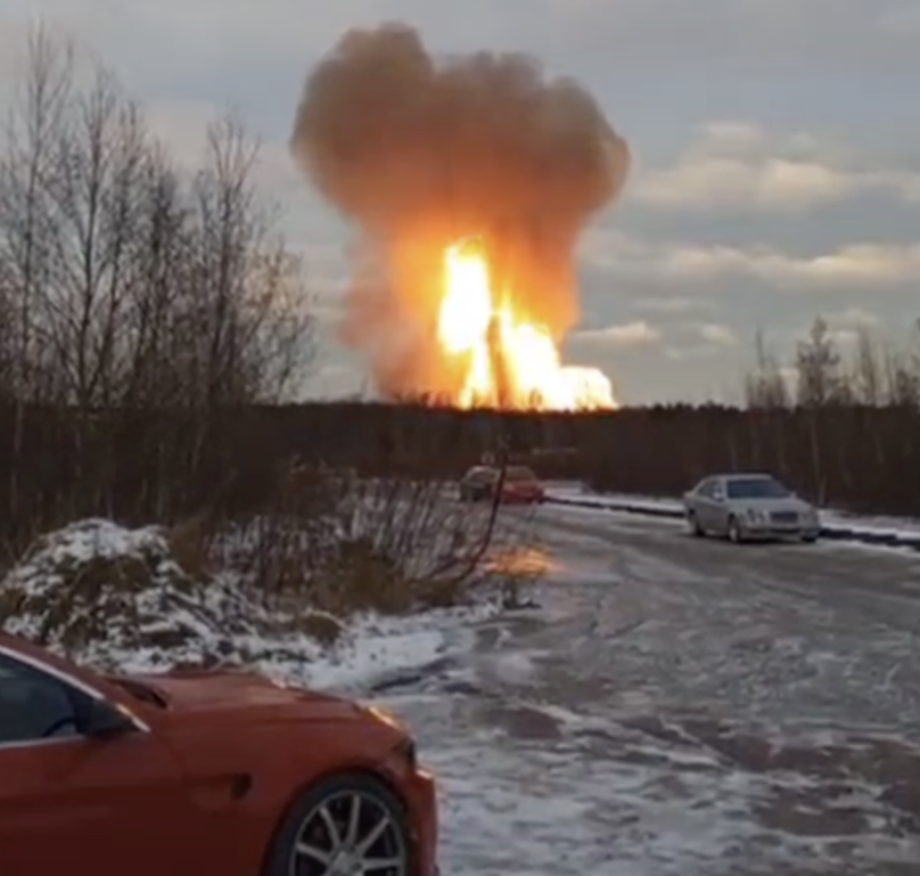 Пожар вспыхнул на газозаправочной станции в Ленинградской области