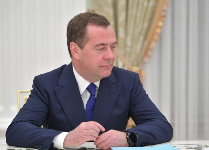 Медведев о непростых военных решениях: РФ уже вернула исконные российские земли