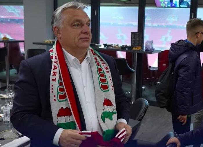 Подоляк отреагировал на шарф Орбана с картой Венгрии: история повторяется