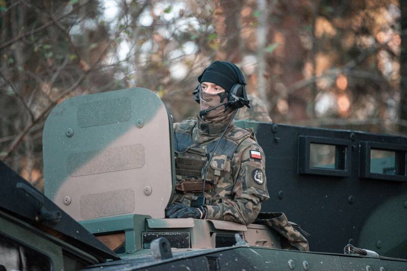 Польская пресса: Варшава начала вводить на Украину военный контингент, пока под видом наёмников