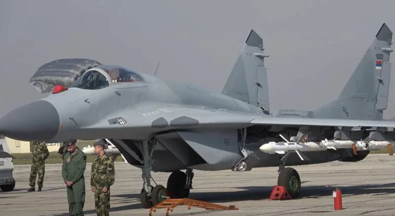 Президент Сербии отдал приказ поднять истребители МиГ-29 из-за возросшей активности неизвестных дронов
