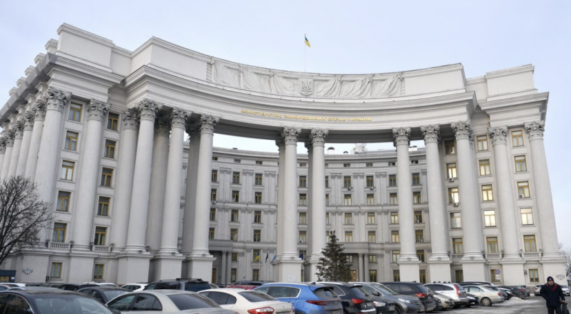 Кулеба пожаловался, что в здании МИД Украины нет отопления, света и воды