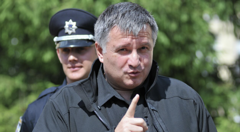Аваков в беседе с пранкерами пообещал украинцам тяжелую зиму