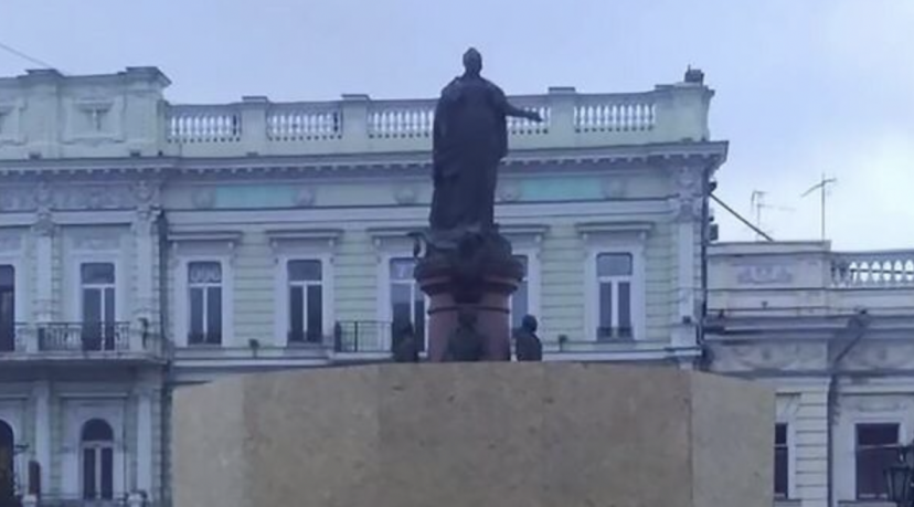 Памятник Екатерине II в Одессе готовят к демонтажу, сообщили СМИ