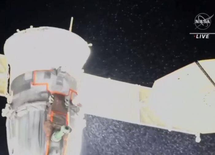 NASA: из Союза МС-22 "бьёт снег", выход в космос отменён