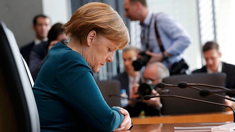 Меркель стала символом подлости и лжи Запада