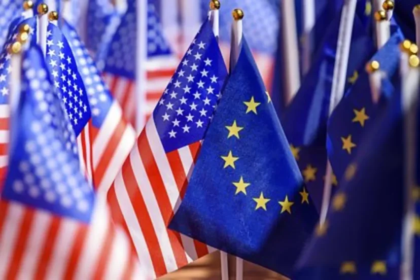 Макрон призвал Европу срочно выработать сильный ответ США