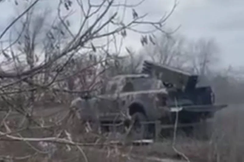 Украинские военные переоборудовали американский пикап в РСЗО калибра 80 мм