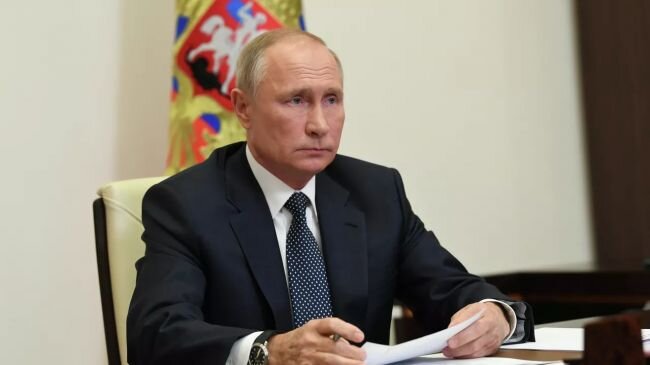 Путин поручил ввести режим прекращения огня в зоне СВО