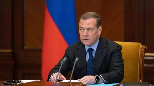 Медведев: Надо окончательно определиться, кто свой, а кто чужой