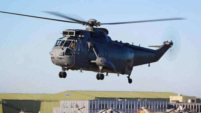 Первый из трёх обещанных Великобританией вертолетов Sea King прибыл на Украину