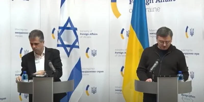 Включенные в Киеве звуки сирены воздушной тревоги по время визита главы МИД Израиля не повлияли на израильский отказ в поставках систем ПРО Украине