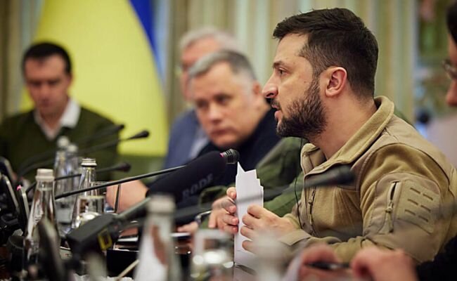 Зеленский обвинил украинцев в слабости