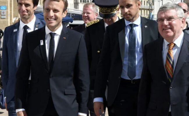 «И хруст французской булки»: напуганный Макрон намекает, что Олимпиада не для всех
