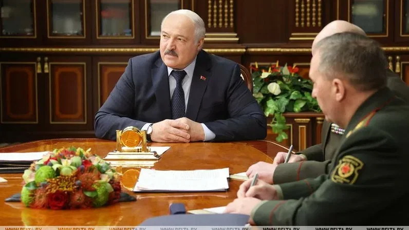 Лукашенко потребовал реагировать на малейшую агрессию по отношению к Минску