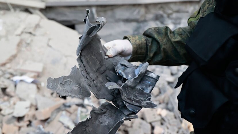 СК РФ изъял с места обстрела в Ясиноватой фрагменты неизвестного боеприпаса