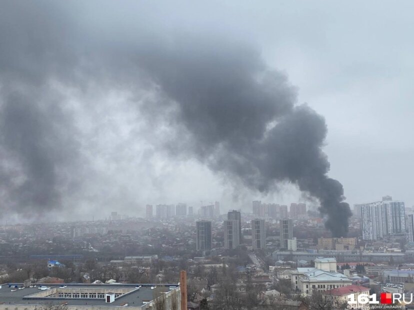 В Ростове-на-Дону загорелось здание Пограничной службы ФСБ