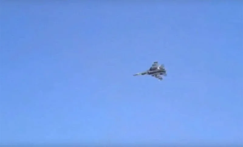 Иранские СМИ показали кадры прибытия первых трех истребителей Су-35 на авиабазу Мехрабад