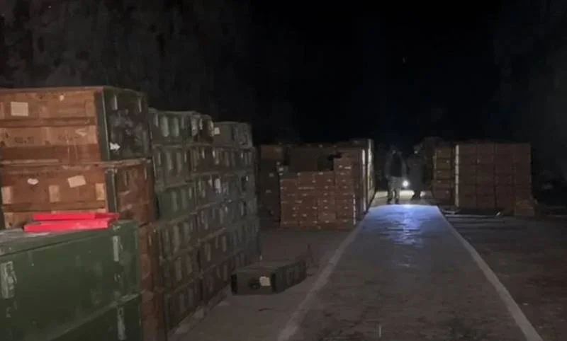 Бойцы ЧВК «Вагнер» показали захваченные подземные склады с оружием в соляных шахтах под Соледаром