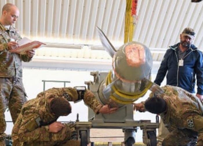 The Guardian: ВВС США сломали термоядерную бомбу у границ России и починили её розовой изолентой