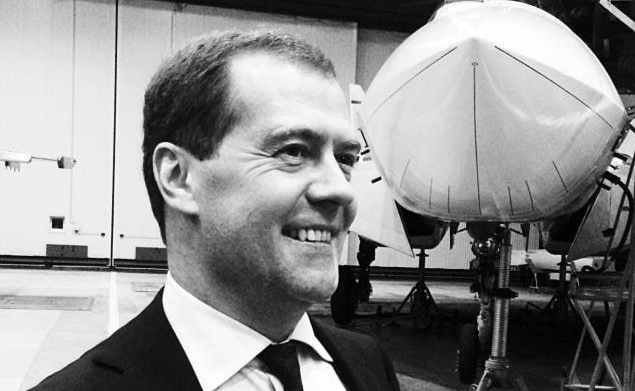 Медведев сказал, что будет, если «недоумки из G7» прекратят импорт в Россию