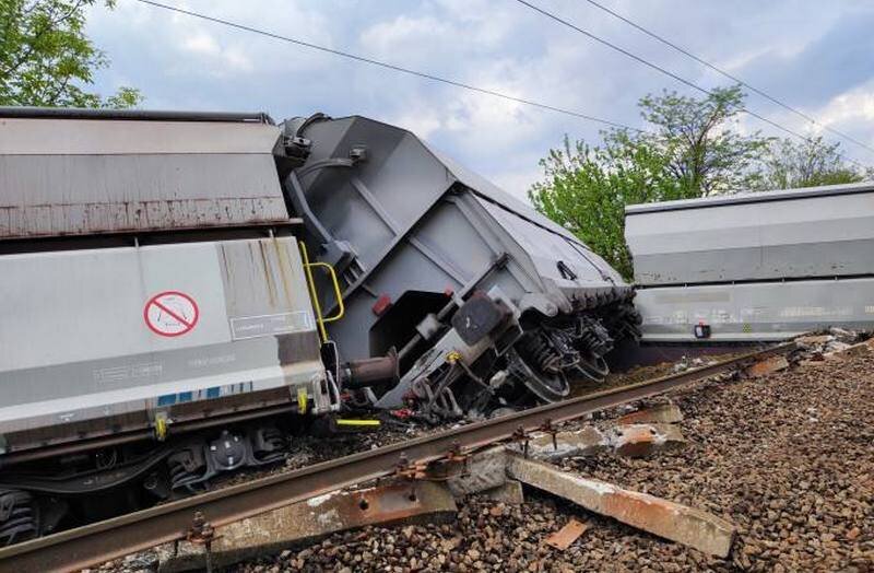 Повреждение железнодорожных путей названо предварительной причиной крушения ж.д. состава в Венгрии