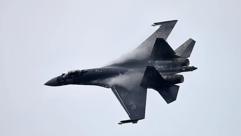 Российский Су-35 ракетной атакой сбил украинский Ми-8 в окрестностях Купянска