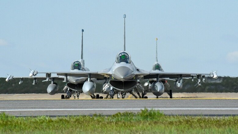 CNN: Администрация Байдена разрешит союзникам экспорт истребителей F-16 на Украину