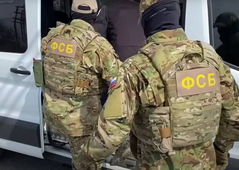 В Курской области ФСБ задержала двух бывших работников российского ОПК, работавших на военную разведку Украины
