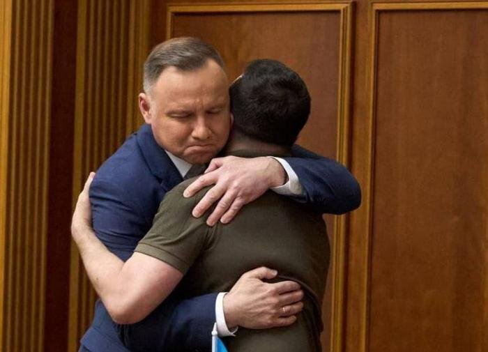 Президент Польши: мы с Зеленским любим друг друга и хотим утомить российское общество