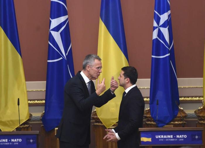 Лидеры стран НАТО во время ужина с Зеленским после его критики посоветовали ему "остыть"