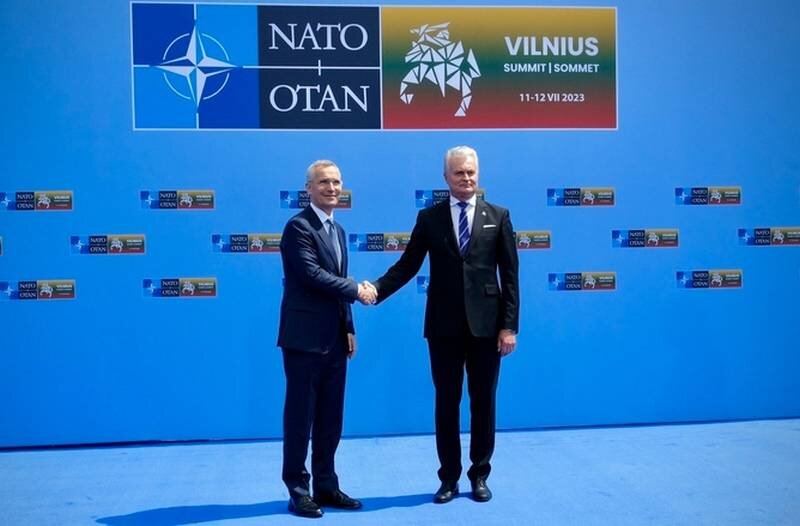 Президент Литвы Науседа призвал НАТО разорвать основополагающий договор с Россией, окружив её военными базами