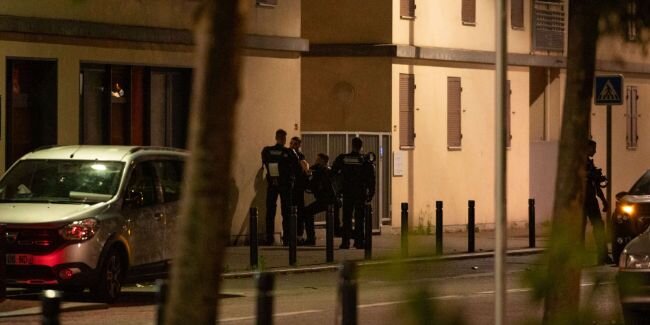 Беспорядки во Франции: арестовано около тысячи человек, разграблен арсенал с оружием