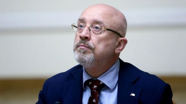 Зеленский объявил о решении уволить Резникова с должности главы Минобороны