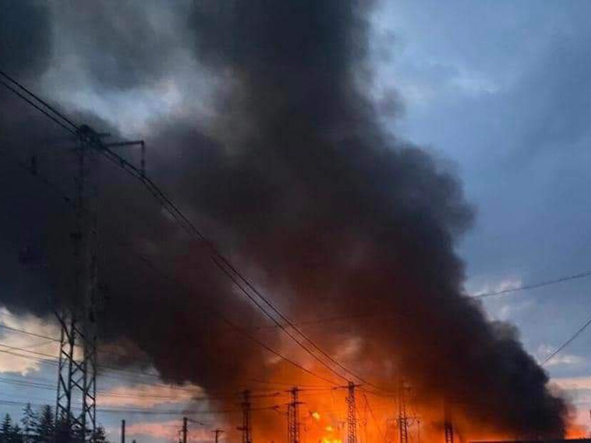 Здание завода в Херсоне повреждено из-за ракетного удара