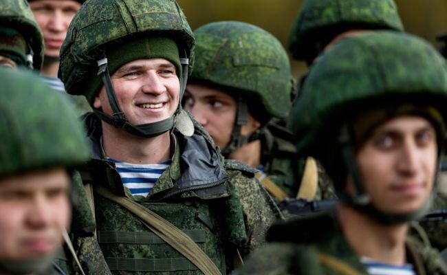 Россия в 2024 году кратно увеличит численность своей армии — Медведев