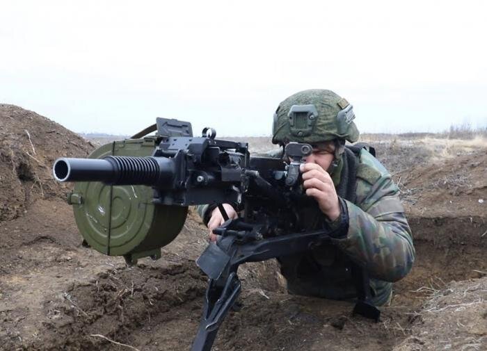 Российские военные получили новые пистолеты-пулемёты ПП-2000 и гранатомёты ГМ-94 и АГС-30