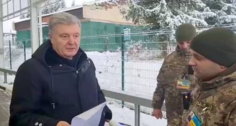 Экс-президента Украины Петра Порошенко не выпустили за границу «по команде сверху»