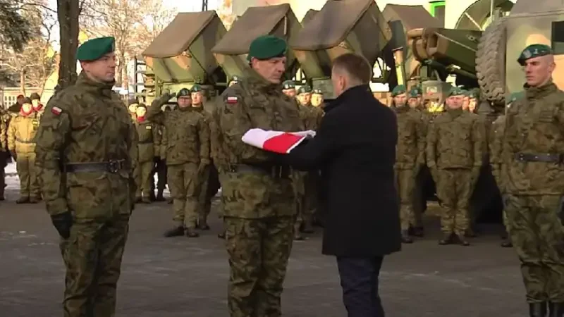 Новый министр обороны Польши пообещал наращивать количество воинских частей и перевооружать армию