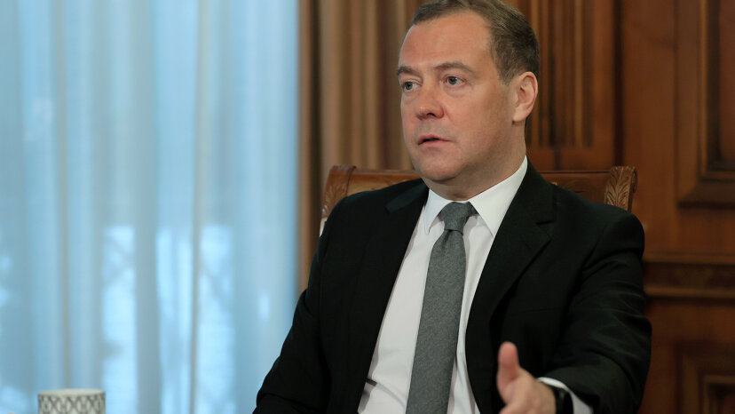 Медведев предложил Киеву сажать украинцев в тюрьму за салат «оливье» и русскую водку
