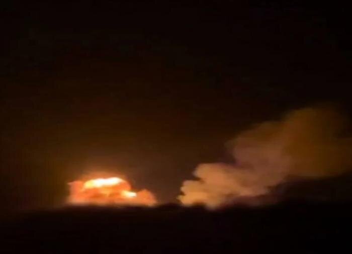 В Красном море в результате попадания йеменской ракеты потоплен корабль США