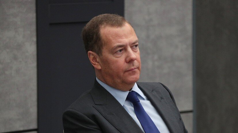 Медведев назвал незатейливым актом пропаганды новый указ Зеленского